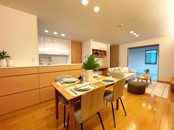 東京都八王子市堀之内の中古一戸建てのリビング