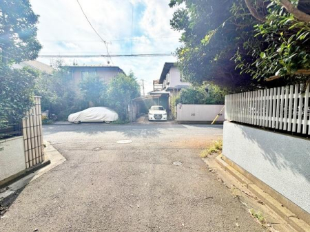 �����s���n����w����6���ڂ̐V�z��ˌ��Ă̑O�ʓ��H�܂ތ��n�ʐ^
