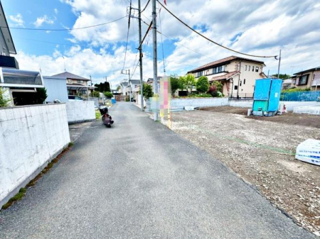 東京都八王子市川口町の新築一戸建ての前面道路含む現地写真