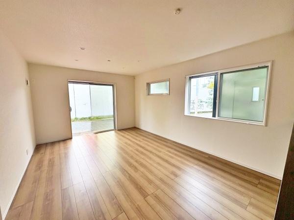 sqsFÖؒ̐VzˌẴrO