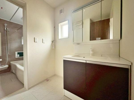 sqsFÖؒ̐VzˌĂ̐ʑEʏ