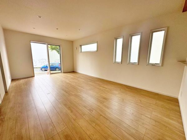 sqsFÖؒ̐VzˌẴrO