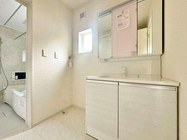 sqsFÖؒ̐VzˌĂ̐ʑEʏ