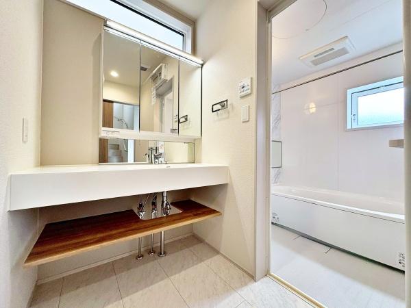 sqsUc4ڂ̐VzˌĂ̐ʑEʏ