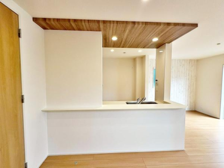 sqsUc4ڂ̐VzˌẴrO