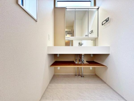 sqsUc4ڂ̐VzˌĂ̐ʑEʏ