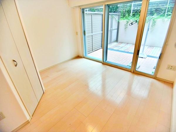 東京都杉並区高円寺南1丁目の中古マンションの洋室