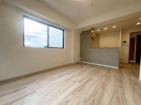 東京都杉並区堀ノ内2丁目の中古マンションのリビング