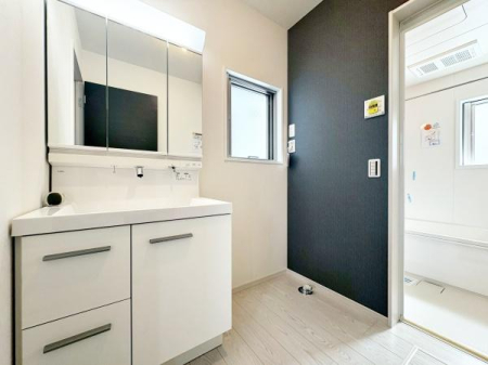 sqsْ̐VzˌĂ̐ʑEʏ