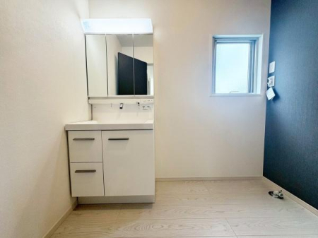 sqsْ̐VzˌĂ̐ʑEʏ