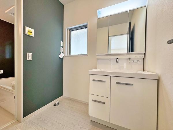 sqsْ̐VzˌĂ̐ʑEʏ