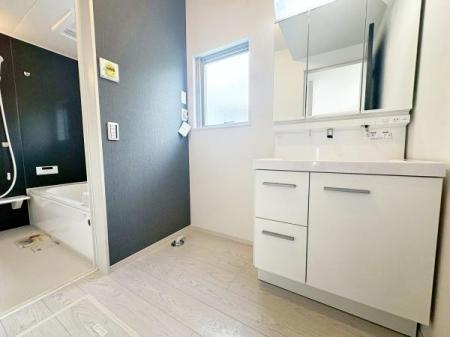 sqsْ̐VzˌĂ̐ʑEʏ