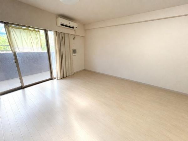 東京都多摩市鶴牧1丁目の中古マンションのリビング