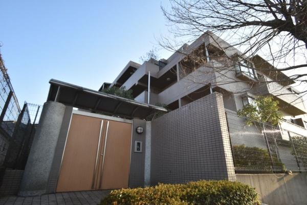 東京都八王子市散田町2丁目の中古マンションのエントランス