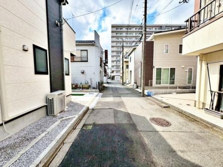 �����s�����q�s���c���̐V�z��ˌ��Ă̑O�ʓ��H�܂ތ��n�ʐ^