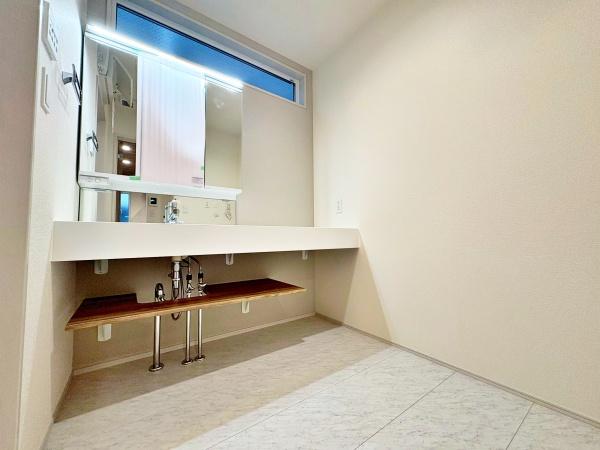 sqsxm̐VzˌĂ̐ʑEʏ