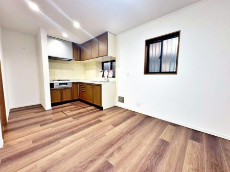 �����s�����q�s�k�쒬�̒��È�ˌ��ẴL�b�`��