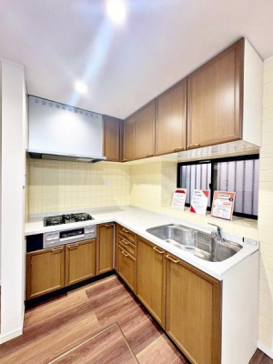 �����s�����q�s�k�쒬�̒��È�ˌ��ẴL�b�`��