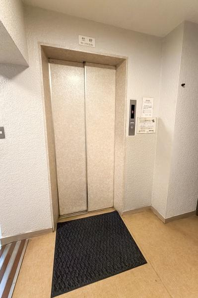 �����s���n�捂���3���ڂ̒��Ã}���V�����̃G���g�����X