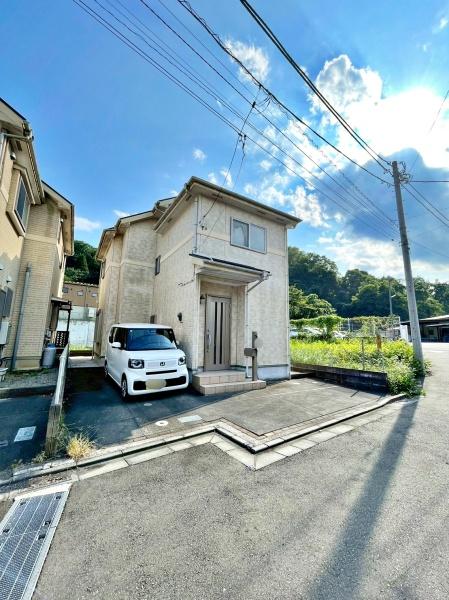 東京都八王子市美山町の中古一戸建ての駐車場