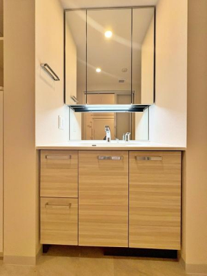 �����s�����q�s��a�c��5���ڂ̒��Ã}���V�����̐��ʑ�E���ʏ�