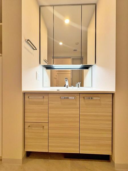 �����s�����q�s��a�c��5���ڂ̒��Ã}���V�����̐��ʑ�E���ʏ�