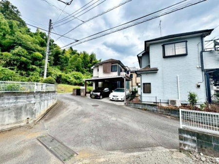 �����s�����q�s������̒��È�ˌ��Ă̑O�ʓ��H�܂ތ��n�ʐ^