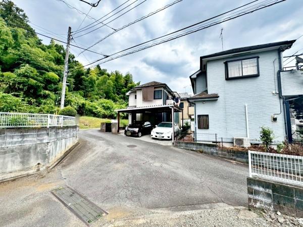 �����s�����q�s������̒��È�ˌ��Ă̑O�ʓ��H�܂ތ��n�ʐ^