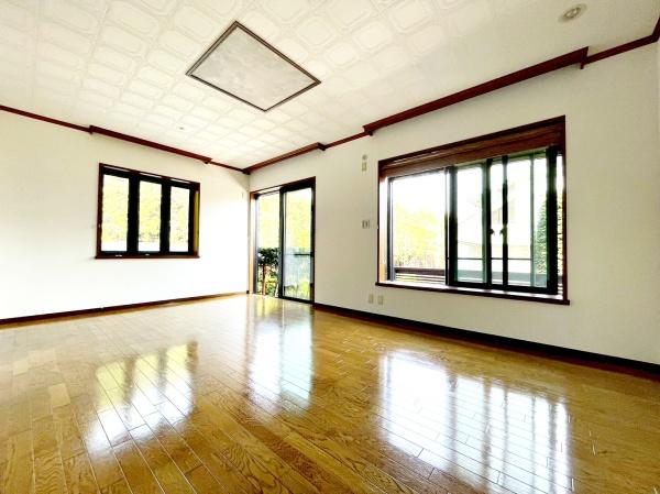 東京都八王子市南陽台3丁目の中古一戸建てのリビング