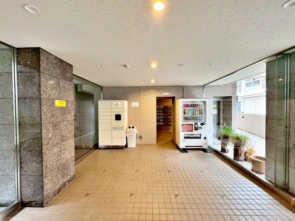 東京都八王子市暁町1丁目の中古マンションのエントランス