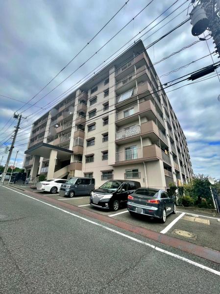 東京都八王子市椚田町 1221-2の中古マンションの現地外観写真