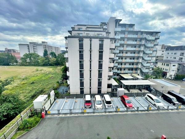東京都八王子市椚田町 1221-2の中古マンションのバルコニー