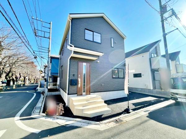 sqszK̐VzˌĂ̑OʓH܂ތnʐ^