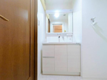 �����s�����q�s�U�c��5���ڂ̒��Ã}���V�����̐��ʑ�E���ʏ�