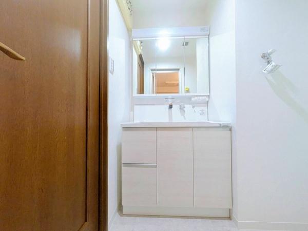 �����s�����q�s�U�c��5���ڂ̒��Ã}���V�����̐��ʑ�E���ʏ�