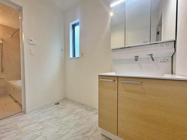 sqsԒ̐VzˌĂ̐ʑEʏ