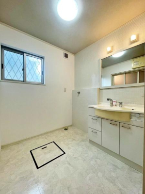 sqsq2ڂ̒ÈˌĂ̐ʑEʏ