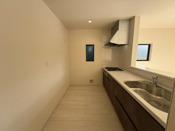 �����s�����q�s��J���̐V�z��ˌ��ẴL�b�`��