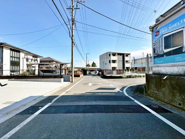 �����s�����q�s��J���̐V�z��ˌ��Ă̑O�ʓ��H�܂ތ��n�ʐ^