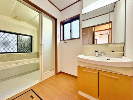 sqs茴̒ÈˌĂ̐ʑEʏ