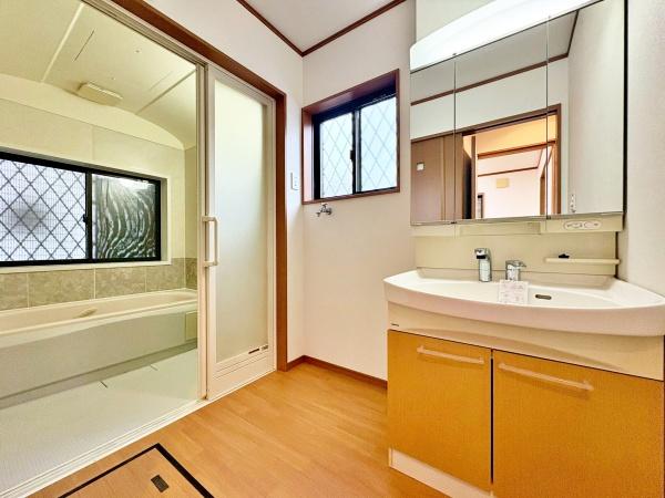 sqs茴̒ÈˌĂ̐ʑEʏ