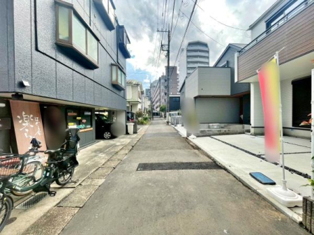 sqs{̐VzˌĂ̑OʓH܂ތnʐ^