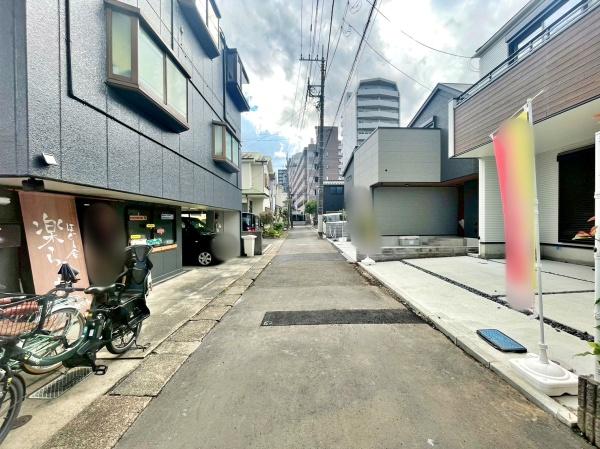 sqs{̐VzˌĂ̑OʓH܂ތnʐ^