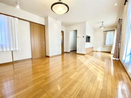 �����s�����q�s�Бq���̒��È�ˌ��Ẵ��r���O