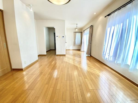 �����s�����q�s�Бq���̒��È�ˌ��Ẵ��r���O