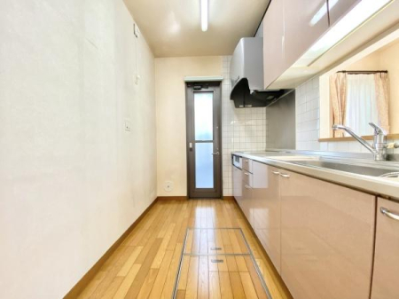 �����s�����q�s�Бq���̒��È�ˌ��ẴL�b�`��