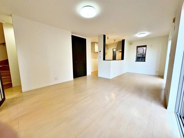 �����s�����q�s�Бq���̒��È�ˌ��Ẵ��r���O