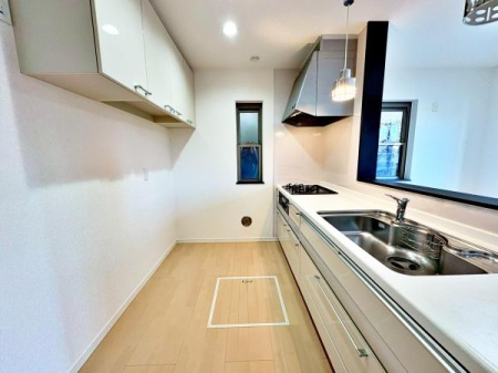 �����s�����q�s�Бq���̒��È�ˌ��ẴL�b�`��