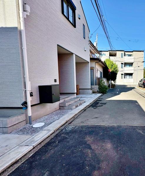 sqsq1ڂ̐VzˌĂ̑OʓH܂ތnʐ^