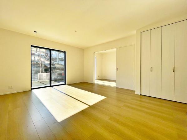 sqsac5ڂ̐VzˌẴrO